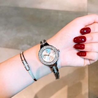 Đồng hồ sỉ nữ mới