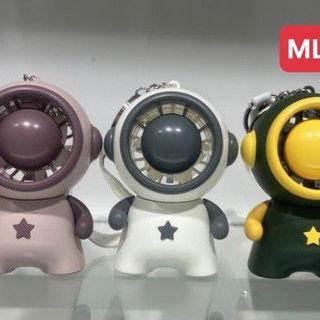 Quạt Cầm Tay Mini Hình Phi Hành Gia Có Dây đeo, Quạt Mini Có đế để Bàn Bỏ Túi Làm Móc Treo Chìa Khóa Nhỏ Gọn Xinh Sắn