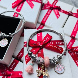 Lắc tay Charm.