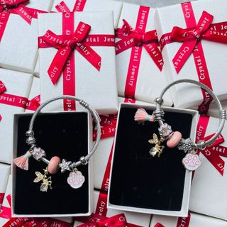 Lắc tay Charm.