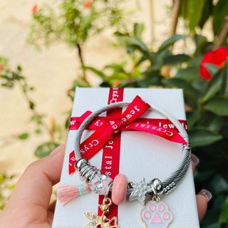 Lắc tay Charm.