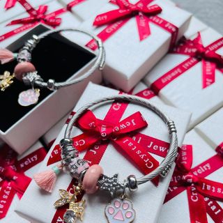 Lắc tay Charm.