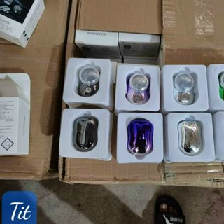 Máy cạo râu mini cầm tay.