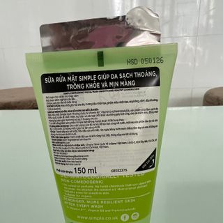 Sữa rửa mặt simple