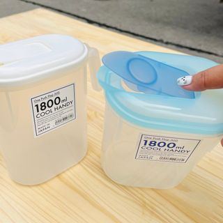 Bình đựng nước bằng nhựa dung tích 1,8L có tay cầm Nakaya nhập khẩu từ Nhật Bản