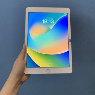 iPad Gen 6 32GB 4G màu trắng pin cao 9x likenew 99% bảo hành 1 đổi 1 - henry shop