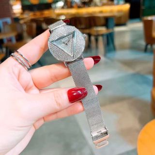 Đồng hồ thời trang mẫu mới về ạ