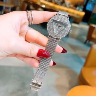 Đồng hồ thời trang mẫu mới về ạ