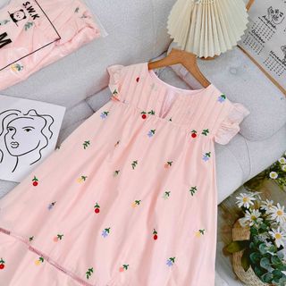Đầm baby doll xô thêu xếp li ngực viền ren về 2 màu