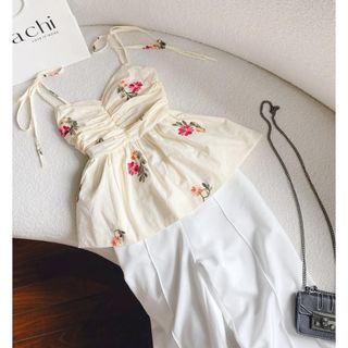 Set Áo Nude Thêu Hoa 2 Dây Cột Vai Rút Ngực Quần Suông Trắng - "hàng mới, free ship mỗi ngày"