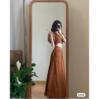 Set croptop nâu cổ v tay phồng chân váy midi xoè