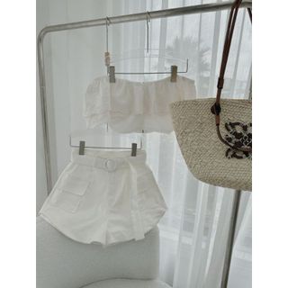SET ÁO TRẮNG REN XÔ LỖ TRỄ VAI + SHORT