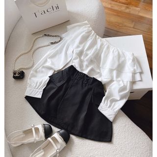 SET ÁO TRẮNG LỆCH VAI + CHÂN VÁY ĐEN