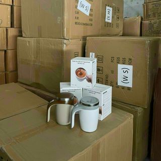 Cốc tự khuấy.