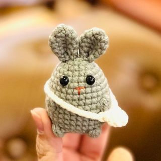 MÓC KHÓA BẰNG LEN ~ THỎ ĐEO TÚI