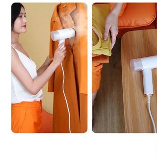 Bàn Là Hơi Nước Cầm Tay Kaisa Villa YD 218 thế hệ mới dễ dàng cầm nắm và tiện lợi di chuyển.