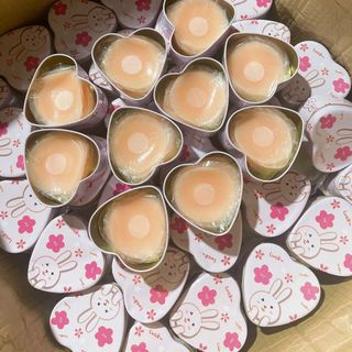 Dán ti trái tim thỏ