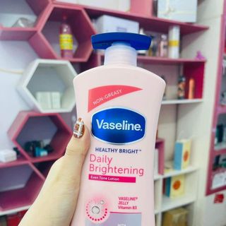 dưỡng thể Vaseline Daily Brightening giá sỉ