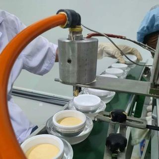 Kem dưỡng trắng da huỳnh đỗ