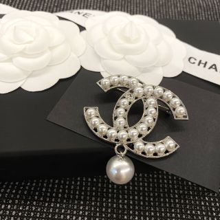 cài ao tag cài áo hãng đính đá
