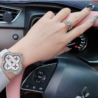 ĐỒNG HỒ NỮ LOUIS VUITON SALE HOT