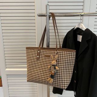 TÚI TOTE CÔNG SỞ KẺ HỌA TIẾT KÈM GẤU WH107 - WINNIE HOUSE
