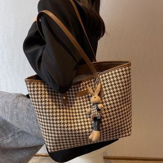 TÚI TOTE CÔNG SỞ KẺ HỌA TIẾT KÈM GẤU WH107 - WINNIE HOUSE