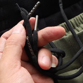 Quần short thun nam, quần đùi nam cao cấp, chất liệu thun cotton 4 chiều xịn mịn mát...3 sọc chạy bên sườn sắc nét. Logo Thêu nổi sắc nét - size từ 55kg - 85kg