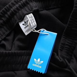 Quần short thun nam, quần đùi nam cao cấp, chất liệu thun cotton 4 chiều xịn mịn mát...3 sọc chạy bên sườn sắc nét. Logo Thêu nổi sắc nét - size từ 55kg - 85kg