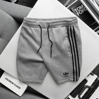 Quần short thun nam, quần đùi nam cao cấp, chất liệu thun cotton 4 chiều xịn mịn mát...3 sọc chạy bên sườn sắc nét. Logo Thêu nổi sắc nét - size từ 55kg - 85kg