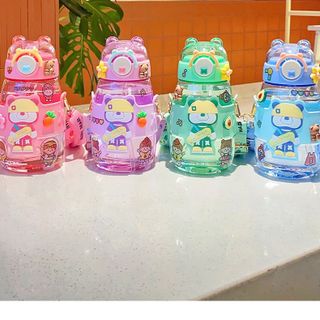 BÌNH NƯỚC GẤU ĐỘI MŨ 600ML MJ-6017(NHỰA - HỘP BEAR)
