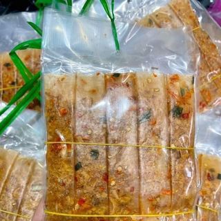 Bánh dẻo cuộn hành phi dạng xâu