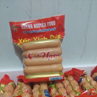 Xúc xích Huỳnh Nguyễn