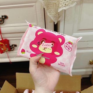 hộp 10 bịch khăn giấy ướt gấu dâu cute
