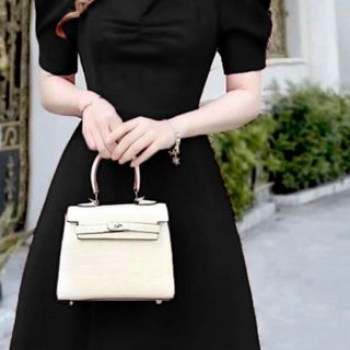 Đầm xoè cổ đắp chéo hàng thiết kế sang trọng