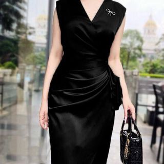 Đầm body cổ v bèo kèm tab hàng