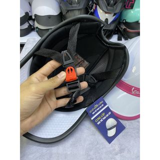 Nón bảo hiểm lưỡi trai Gấu Nâu đáng yêu có khoét lỗ cột tóc dành cho nữ , Mũ bảo hiểm kết thời trang cá tính