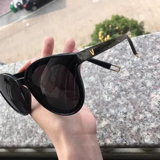 Kính mắt thời trang chữ V UNISEX cho cả nam và nữ