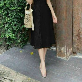Đầm xoè cổ v nút hàng thiết kế sang trọng