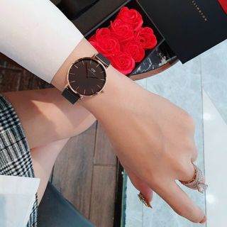 ĐỒNG HỒ NỮ TẶNG KÈM HỘP HOA HỒNG