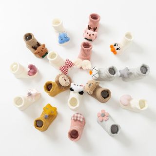 Tất vớ hoạt hình cổ cao cho bé.