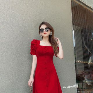 Đầm xoè xếp ly cổ vuông nút bọc hàng thiết kế sang trọng