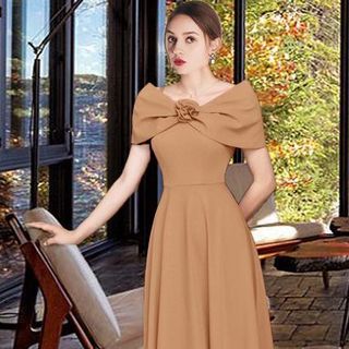 Đầm xoè trễ vai kèm bông cao cấp