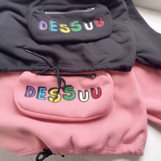 Áo hoodie in Dessuu có túi bao tử phối dây rút form rộng unisex nam nữ. giá sỉ - giá bán buôn