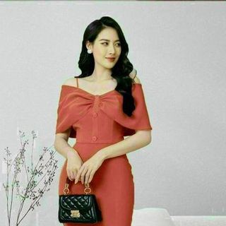 Đầm cổ body trễ vai nút cao cấp