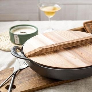 NỒI GANG CHỐNG DÍNH KÈM NẮP GỖ 25CM