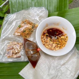 Bánh tráng sốt me