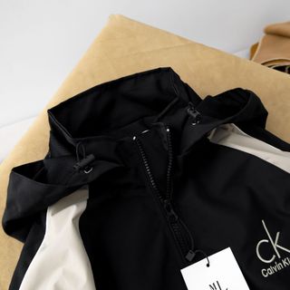 Áo khoác nam, áo khoác nam cao cấp, chất xịn, chống UV chính hãng xịn xò. Lớp lưới bên trong Kèm khe thông Hơi giúp tăng khả năng thoáng khí, không lo bí nóng. Logo Thêu xịn nét. Full khoá kéo kèm Túi 2 bên + túi trong tiện dụng - size từ 55kg - 85kg