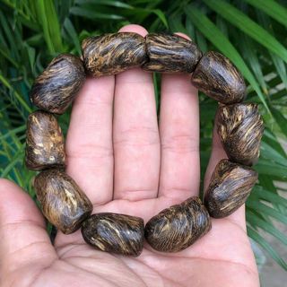 Vòng đeo tay trầm hương