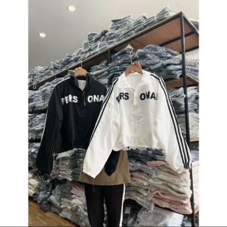 Áo khoác dù lửng nữ croptop phối sọc in chữ PERSONAL unisex. giá sỉ - giá bán buôn